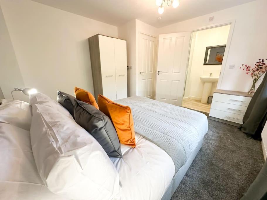 Essex House By Blue Skies Holiday home *
